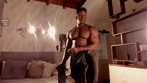 Snapshot of rogger_physique chatting on April 3, 2026, 6:44 am Rogger online show from April 3, 2026, 6:44 am