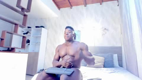Snapshot of rogger_physique chatting on April 8, 2026, 7:52 am Rogger online show from April 8, 2026, 7:52 am