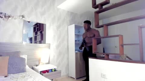 Snapshot of rogger_physique chatting on April 11, 2026, 10:03 pm Rogger online show from April 11, 2026, 10:03 pm