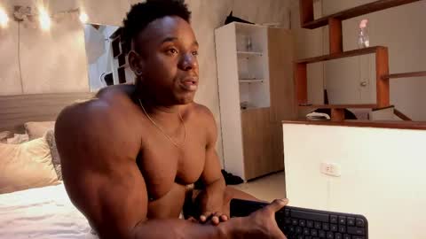 Snapshot of rogger_physique chatting on April 14, 2026, 5:02 am Rogger online show from April 14, 2026, 5:02 am