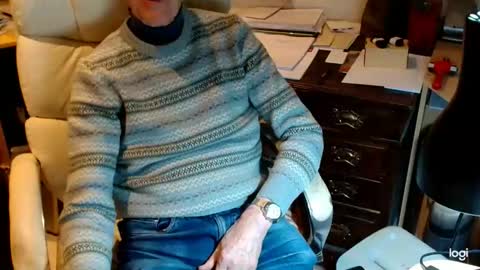 rolydawe online show from March 5, 2026, 6:37 pm