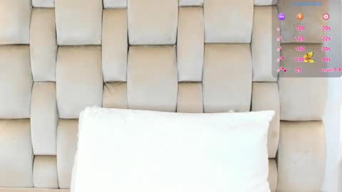   online show from October 22, 2025, 12:05 pm