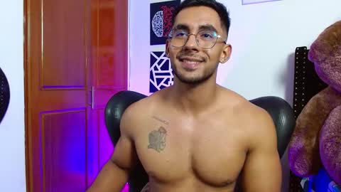 Roman online show from March 5, 2025, 8:32 pm
