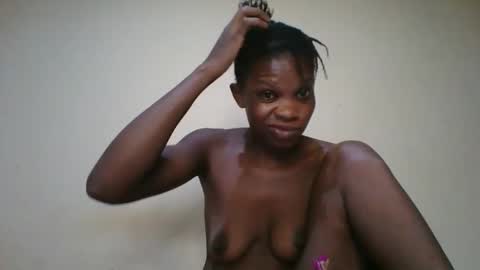 Snapshot of romantic2u4 chatting on September 29, 2025, 3:00 am Emma online show from September 29, 2025, 3:00 am