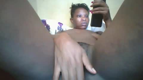 Snapshot of romantic2u4 chatting on October 8, 2025, 1:36 am Emma online show from October 8, 2025, 1:36 am