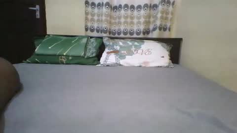 Snapshot of romantic2u4 chatting on October 23, 2025, 8:35 am Emma online show from October 23, 2025, 8:35 am