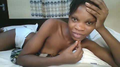 Snapshot of romantic2u4 chatting on November 1, 2025, 4:25 am Emma online show from November 1, 2025, 4:25 am