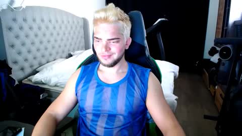 Snapshot of romantic_twunk chatting on October 25, 2025, 4:31 am romantic_twunk online show from October 25, 2025, 4:31 am