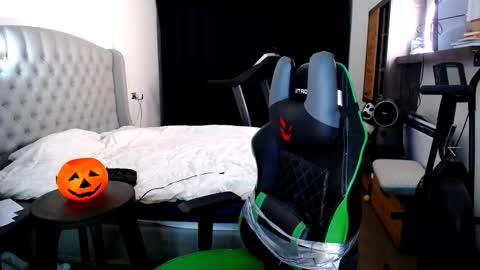 Snapshot of romantic_twunk chatting on October 29, 2025, 2:14 am romantic_twunk online show from October 29, 2025, 2:14 am