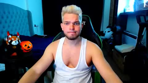 Snapshot of romantic_twunk chatting on November 3, 2025, 5:20 am romantic_twunk online show from November 3, 2025, 5:20 am