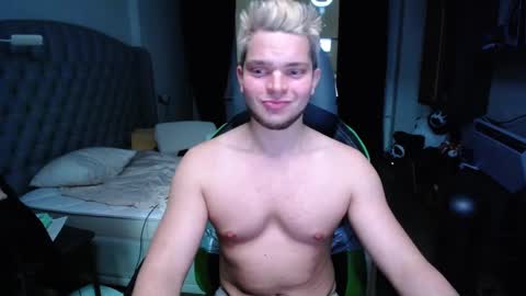 Snapshot of romantic_twunk chatting on November 18, 2025, 6:34 pm romantic_twunk online show from November 18, 2025, 6:34 pm