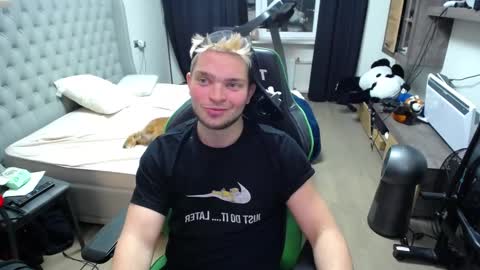 Snapshot of romantic_twunk chatting on November 20, 2025, 9:03 pm romantic_twunk online show from November 20, 2025, 9:03 pm