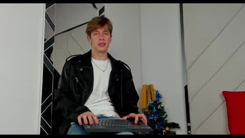 Snapshot of romeo_ricci1 chatting on January 1, 2025, 6:47 am Romeo Ricci online show from January 1, 2025, 6:47 am