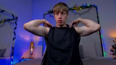 Romeo Ricci online show from December 14, 2025, 4:01 pm