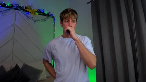 Romeo Ricci online show from December 20, 2025, 4:41 am