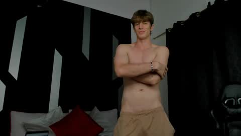 Snapshot of romeo_ricci1 chatting on April 15, 2026, 7:32 pm Romeo Ricci online show from April 15, 2026, 7:32 pm