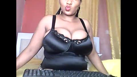 Romina 26 online show from April 22, 2026, 8:43 pm