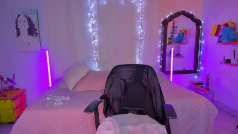 Snapshot of romirousexx chatting on October 23, 2025, 6:34 am Romi Rouse online show from October 23, 2025, 6:34 am