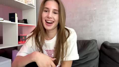 Snapshot of ronaldleidholt chatting on March 31, 2026, 10:26 am Ketlyn is here now help me get 50 thumbs up pls online show from March 31, 2026, 10:26 am