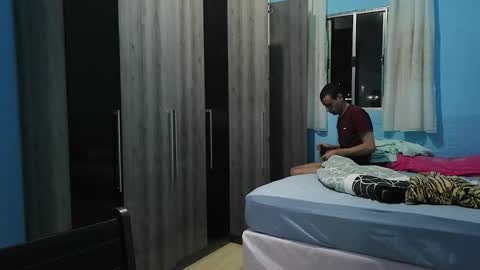 Snapshot of ronnispoto chatting on December 18, 2025, 12:49 am ronny online show from December 18, 2025, 12:49 am