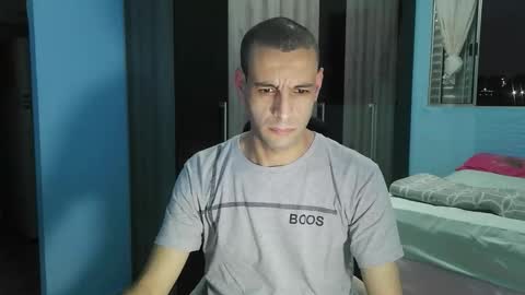 Snapshot of ronnispoto chatting on March 12, 2026, 9:43 pm ronny online show from March 12, 2026, 9:43 pm