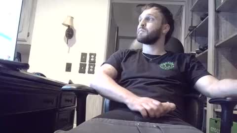 Snapshot of roofguy11 chatting on November 16, 2025, 4:51 am roofguy11 online show from November 16, 2025, 4:51 am