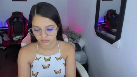  MIA AND PAUL online show from January 9, 2026, 11:06 pm