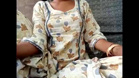 roop_sexy642 online show from March 23, 2026, 3:32 am