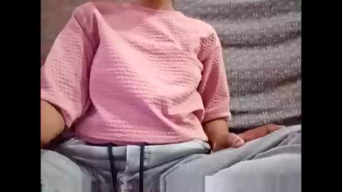 roop_sexy642 online show from April 5, 2026, 1:19 pm