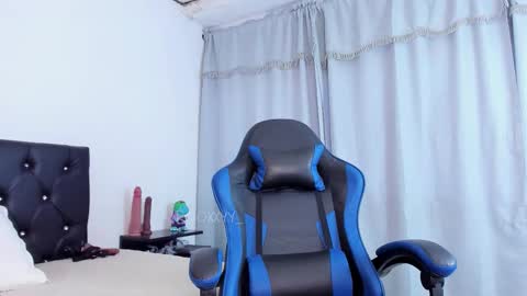 Snapshot of rooxxyy_ chatting on February 14, 2026, 11:01 pm online show from February 14, 2026, 11:01 pm