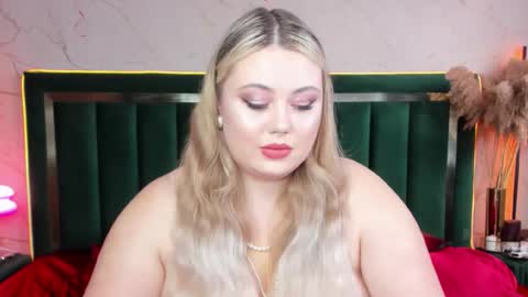 Chloe online show from October 21, 2025, 10:27 am