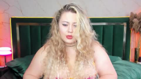 Chloe online show from November 14, 2025, 9:08 am