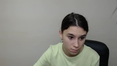 Snapshot of rosalais_ chatting on September 17, 2025, 6:26 am Rose online show from September 17, 2025, 6:26 am