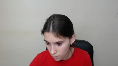Snapshot of rosalais_ chatting on September 23, 2025, 6:38 am Rose online show from September 23, 2025, 6:38 am