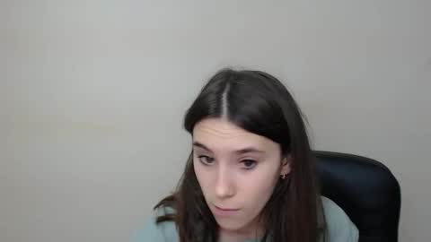 Snapshot of rosalais_ chatting on October 9, 2025, 6:33 am Rose online show from October 9, 2025, 6:33 am