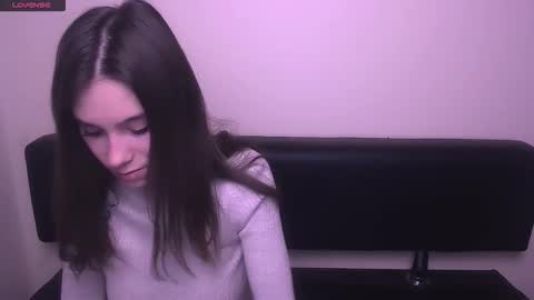 Snapshot of rosalais_ chatting on February 18, 2026, 7:59 am Rose online show from February 18, 2026, 7:59 am