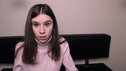 Snapshot of rosalais_ chatting on February 21, 2026, 7:31 am Rose online show from February 21, 2026, 7:31 am