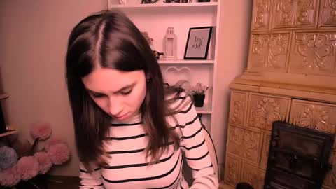 Snapshot of rosalais_ chatting on March 17, 2026, 7:12 am Rose online show from March 17, 2026, 7:12 am