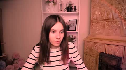 Snapshot of rosalais_ chatting on March 27, 2026, 7:03 am Rose online show from March 27, 2026, 7:03 am