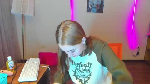 rosalina1690 online show from December 1, 2024, 8:20 pm