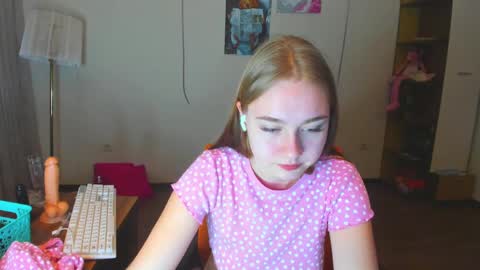 rosalina1690 online show from December 5, 2024, 1:47 am