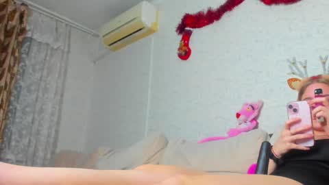 rosalina1690 online show from December 21, 2024, 9:25 pm