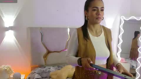 ROSALIN online show from October 18, 2025, 10:38 am