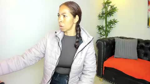 Snapshot of rosalinda_cortez chatting on July 25, 2026, 12:25 pm Rosalinda online show from July 25, 2026, 12:25 pm