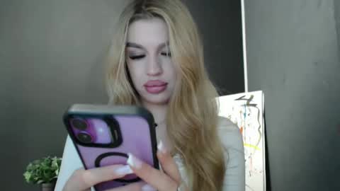 Rosalina online show from November 30, 2025, 2:32 pm