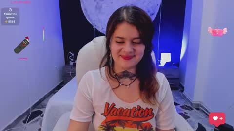 Snapshot of rosalinegrey chatting on October 8, 2025, 5:05 am Rosaline Grey online show from October 8, 2025, 5:05 am