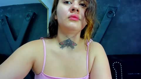 Snapshot of rosalinegrey chatting on October 19, 2025, 4:46 am Rosaline Grey online show from October 19, 2025, 4:46 am