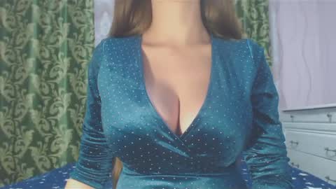 RosalNiils online show from December 12, 2024, 6:42 pm