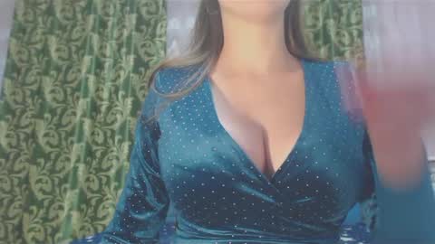 RosalNiils online show from December 31, 2024, 11:49 pm