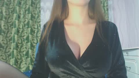 RosalNiils online show from January 1, 2025, 8:04 pm